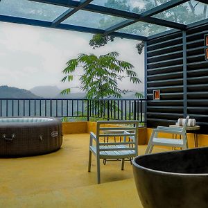 Mountain View Cottage Jacuzzi